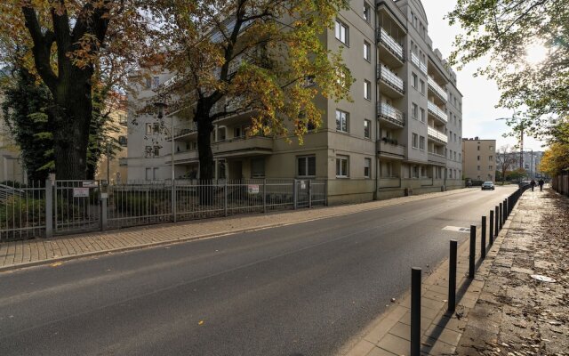 Studio With Balcony Poznań by Renters