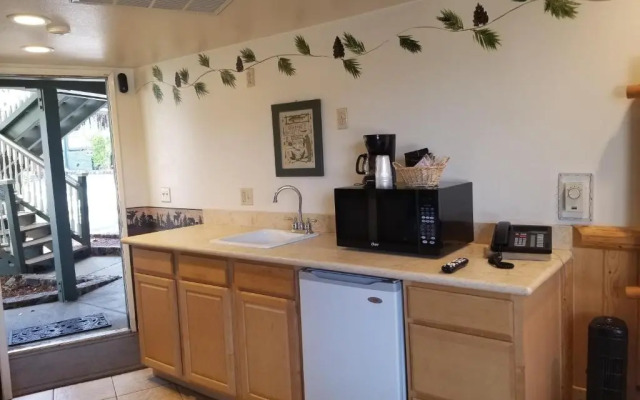 Rodeway Inn & Suites Fireside Lodge