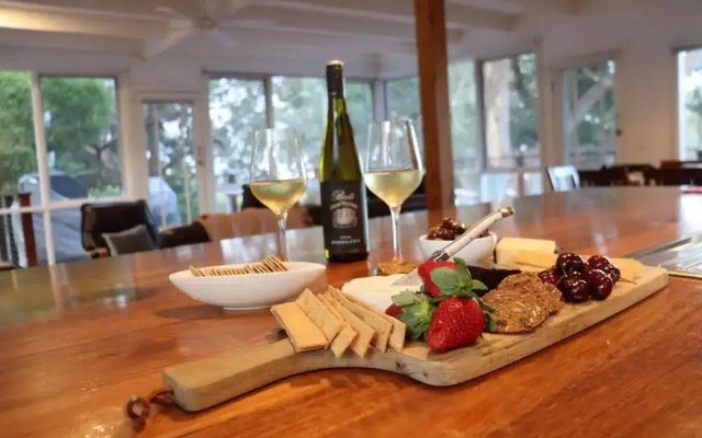 Whispering Gums Lorne Ocean Views Pet Friendly EV Charger