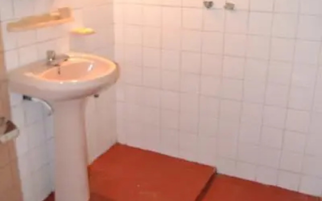 Amro Guest and Restaurant