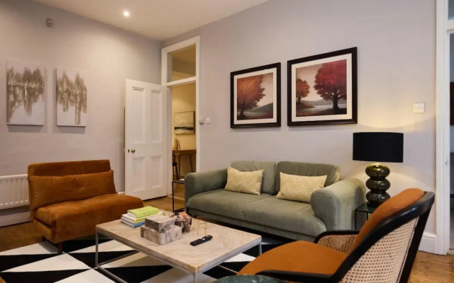The West Kensington Hideout - Cozy 2bdr Flat With Garden