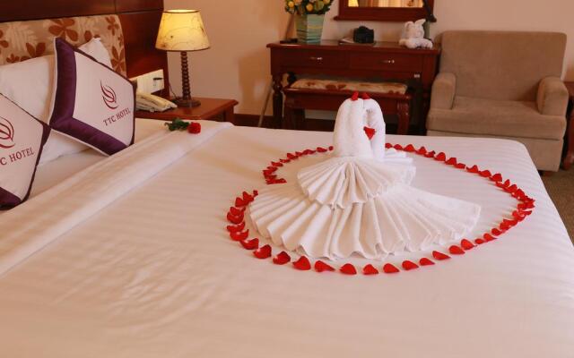 TTC Hotel Deluxe Tan Binh