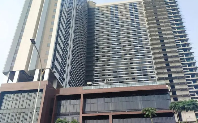 Premium Collins Boulevard Near Airport