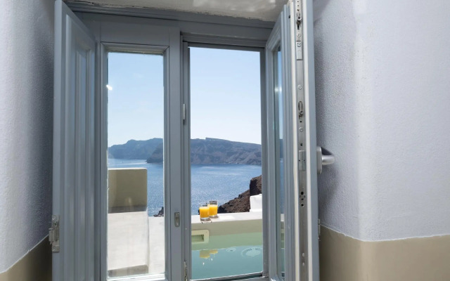 SantorOia Luxury Suites