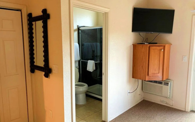 Canyon Plaza Premier Studios and Apts