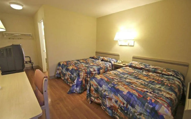 Motel 6 Manhattan Kansas