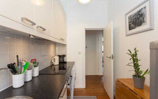 1 Bedroom Apartment In Fitzrovia Sleeps 4