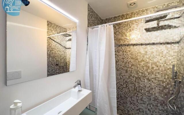 Basovizza 3 Alessandro Tirabora Short Rent