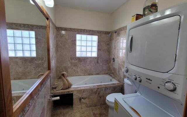 Casa Evita 4 Bedroom Beachfront Home