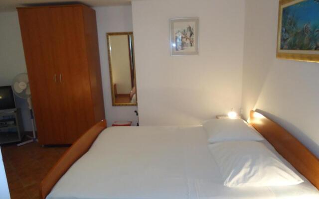 Omiš apartment on the beach