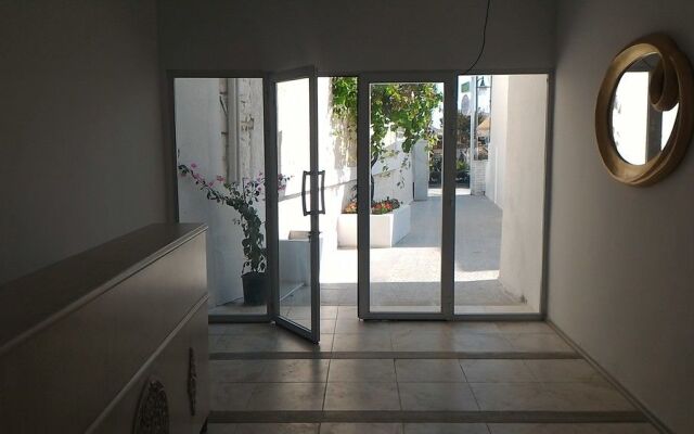 Double Inn Marina Hotel