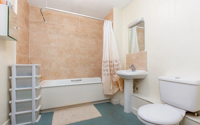 Pioneer Close - Deluxe Guest Room 1