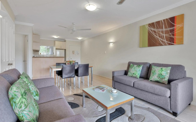 Bay Village Tropical Retreat & Apartments