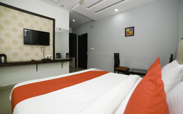 Hotel C P Palace by OYO Rooms
