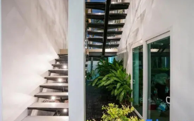New 7BR Pool Villa with Slider - VVP31.4