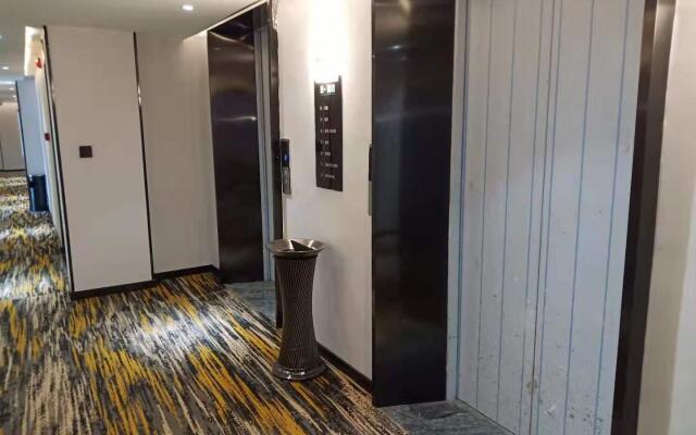 Pai Hotel Xingyi Wanfenglin High-speed Railway Airport