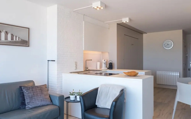 Studio on 4th Floor for Family