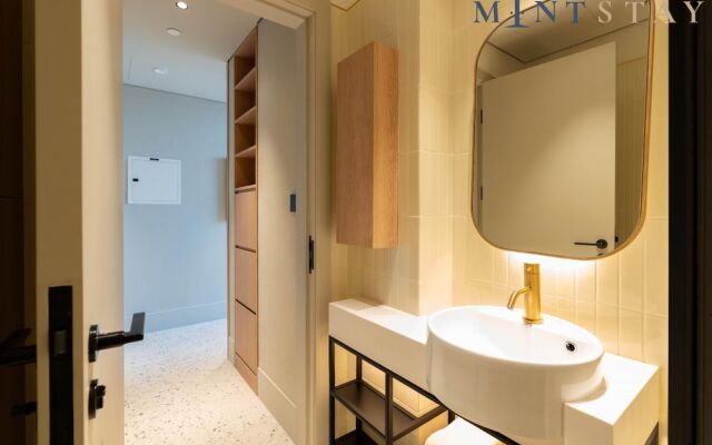 Convenient Studio w Burj Khalifa View