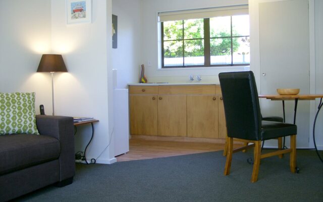 Tudor Court Motel