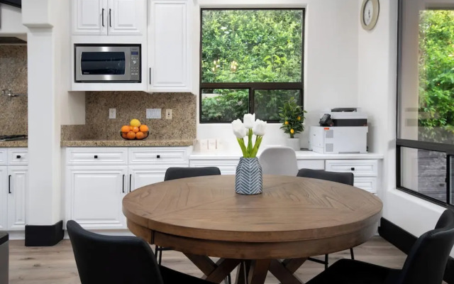 5BR Resort Style Entertainer with Pool, Spa, BBQ