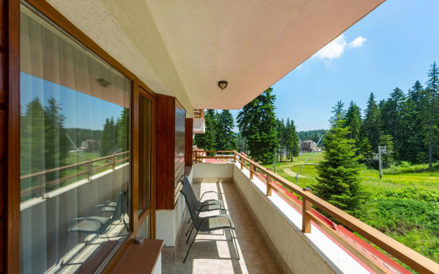 Yanakiev Club Hotel