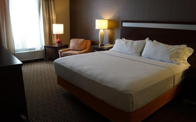 Holiday Inn Express Hotel & Suites Watertown-Thousand Island, an IHG Hotel