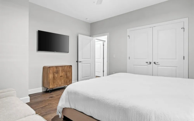 The Hollywood Suite The Gulch