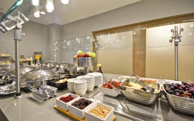 Crowne Plaza Tulsa - Southern Hills