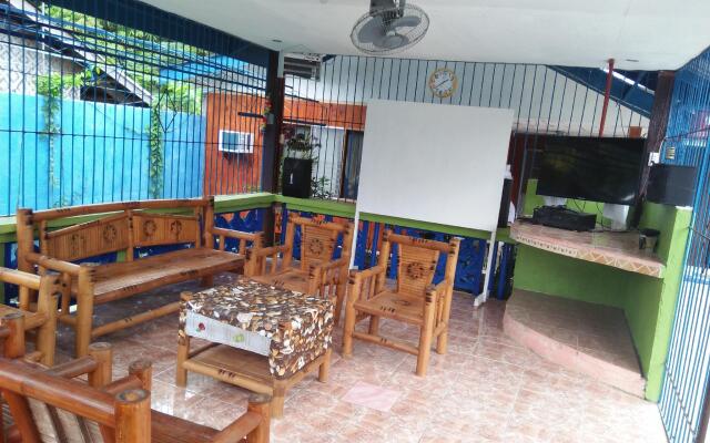 RedDoorz @ Villa Corrales Homestay