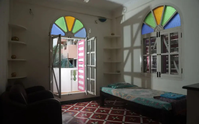 Holi-Wood Guesthouse