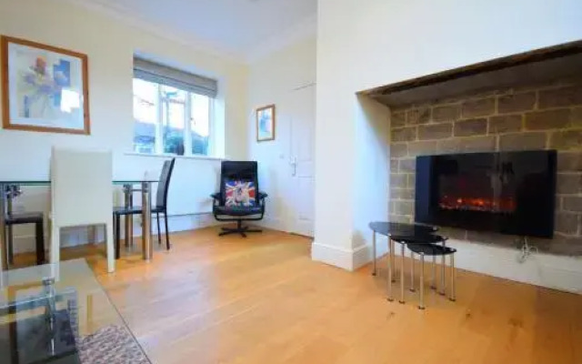8 Angel Yard, Midhurst