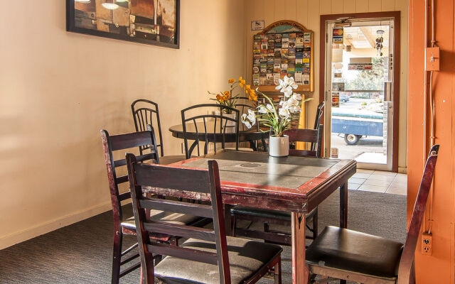 Rodeway Inn & Suites