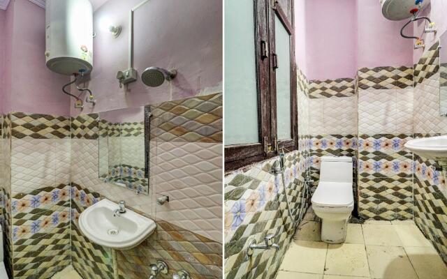 OYO 76152 Prem Hotel