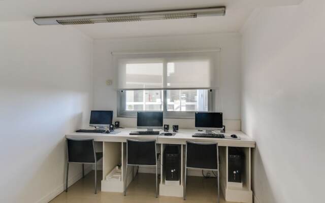 Comodo apartamento c/ piscina interior y exterior