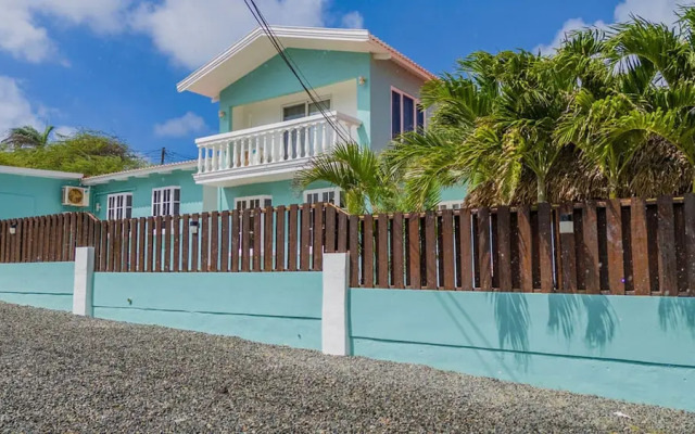 Sleeps 12 Spacious Private Pool Great Location