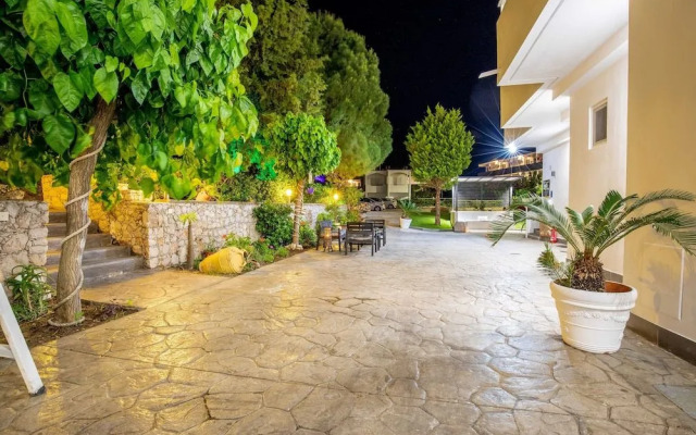 Stay Helios - Aparts & Pool Suites