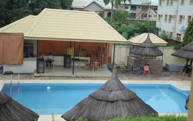 Kim Royal Hotel And Suites