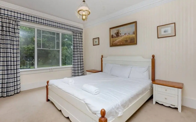 Classic 5 Beds Mt Dandenong Resort
