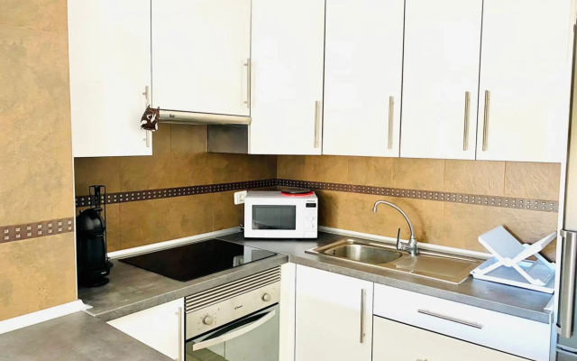 Enjoy Sunsets at Fully Equipped 2BR Oceanside View
