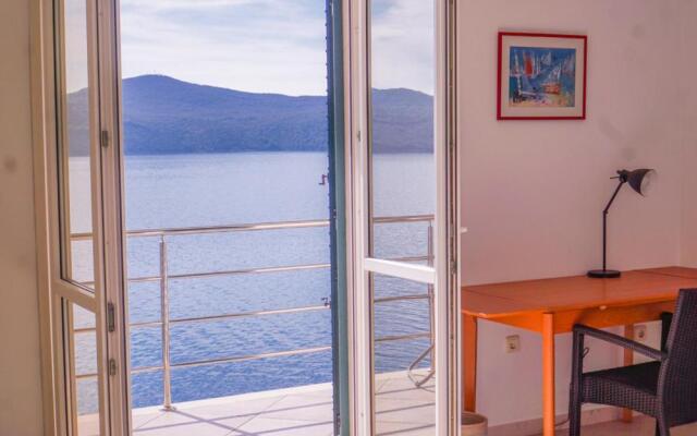 3 Bedroom Beach House with private sea access