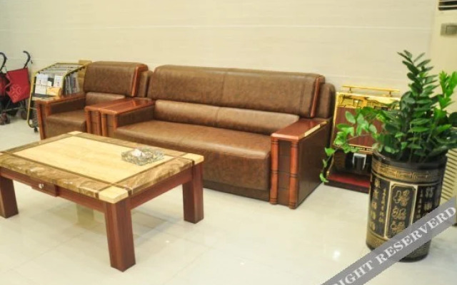 Guangzhou Ningtai Hotel (Ruyifang Metro Station Yongqingfang Branch)