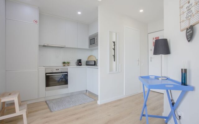 Liiiving | Bright Light Studio