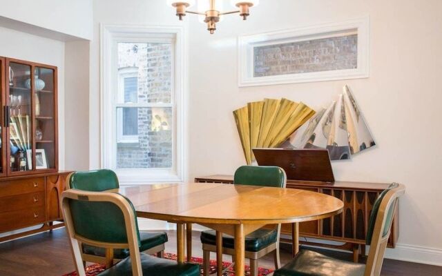 Chic Logan Pad - Modern Meets Retro