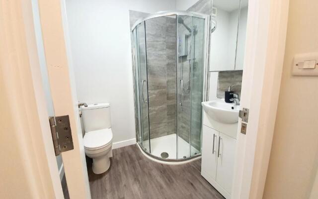 Beautiful Modern Studio Town Centre Close to Beach