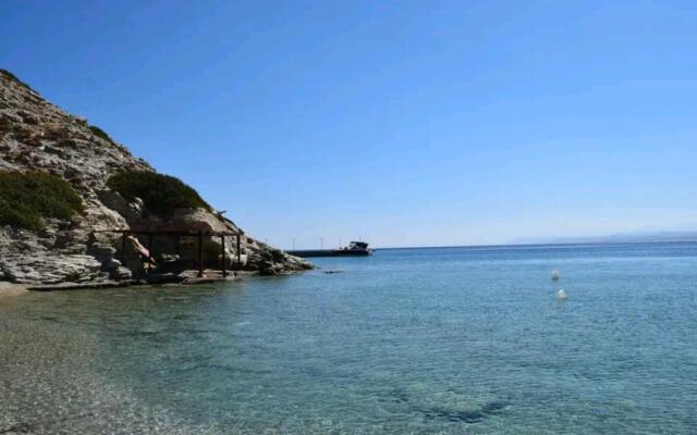 The Holiday House 3