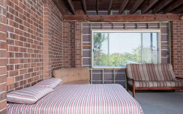 The Rest, 6 Flannel Flower Fairway