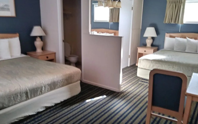 Pacific Reef Hotel & Light Show