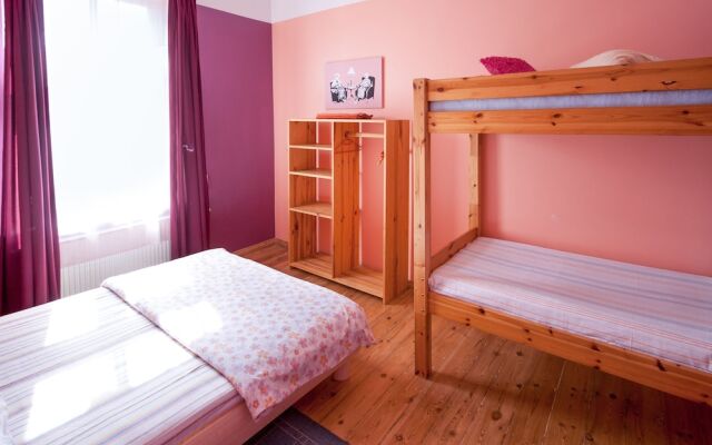 Funky Backpackers Hostel & Apartments