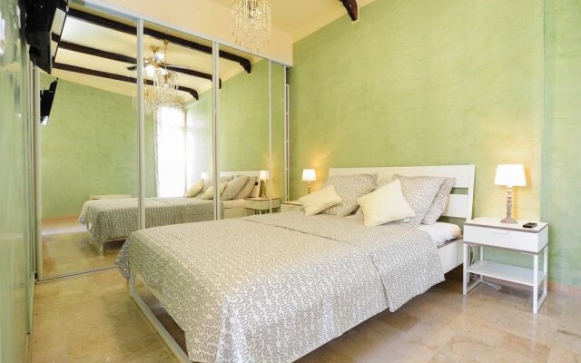 Royal Negresco - 5 Stars Holiday House
