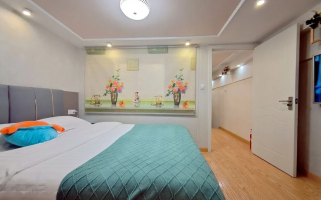 Railway Station Splendid Elegant Apartment